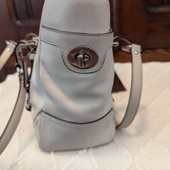 Coach F12343 Beige Gold Leather Shoulder Bag - Picture 5 of 11